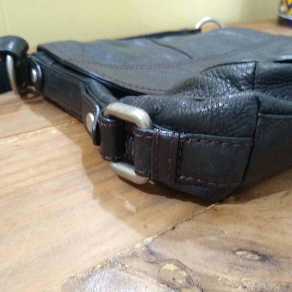 Fossil Maddox Black Leather Medium Crossbody Bag. Very good used condition. On - Picture 6 of 13